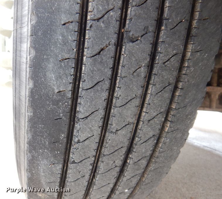 image for item KH9007 2005 Mack CXN613  semi truck