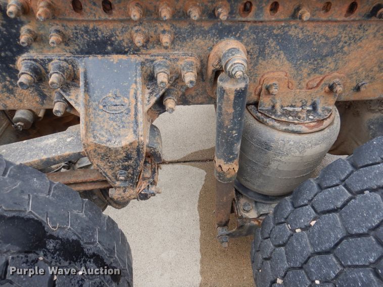 image for item KH9007 2005 Mack CXN613  semi truck