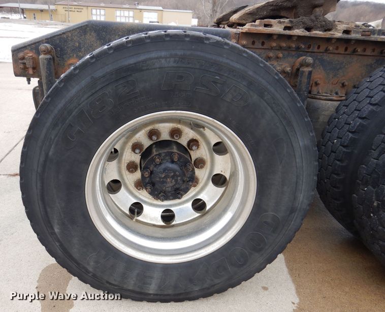 image for item KH9007 2005 Mack CXN613  semi truck