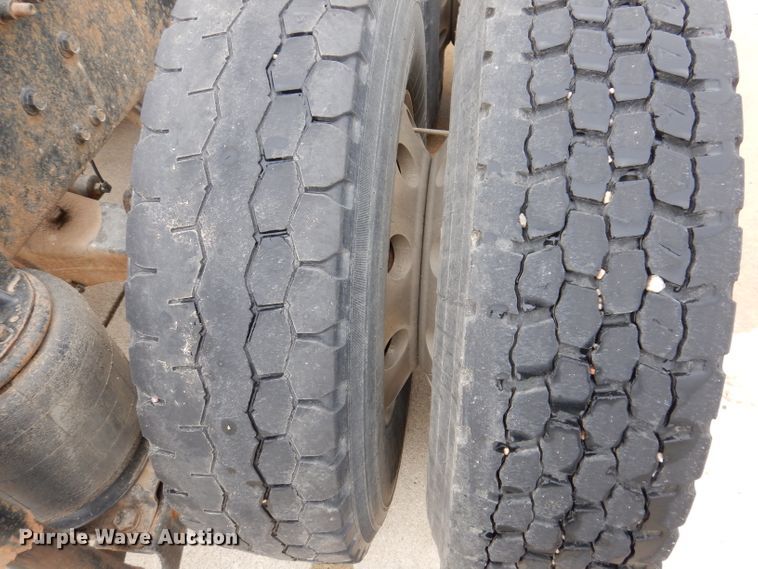 image for item KH9007 2005 Mack CXN613  semi truck