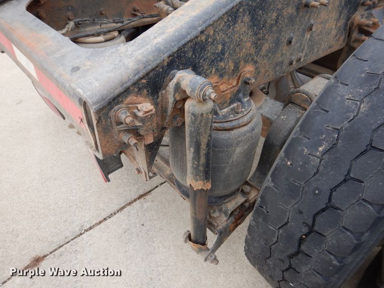 image for item KH9007 2005 Mack CXN613  semi truck