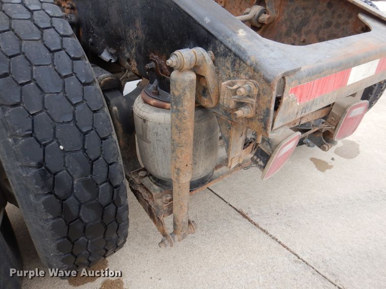 image for item KH9007 2005 Mack CXN613  semi truck