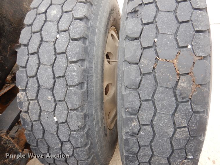 image for item KH9007 2005 Mack CXN613  semi truck