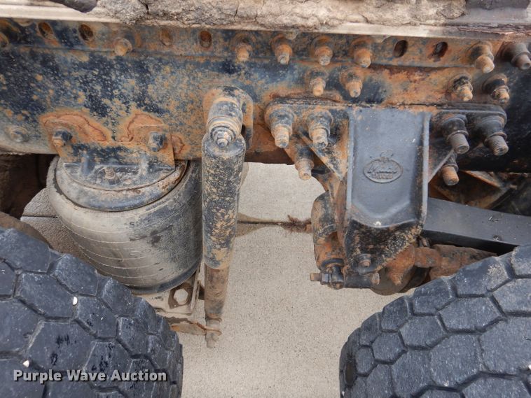 image for item KH9007 2005 Mack CXN613  semi truck