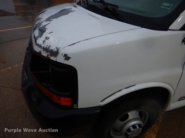 image for item DH8218 2008 Chevrolet Express 3500  box truck