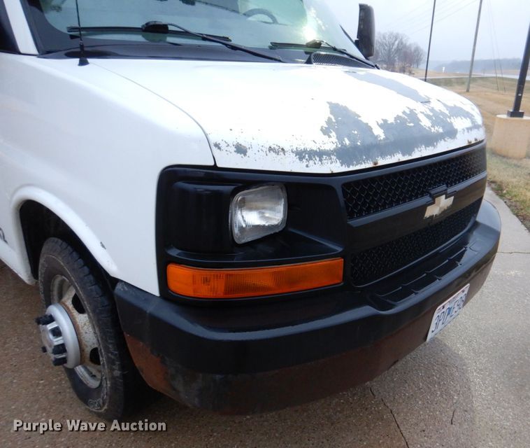 image for item DH8218 2008 Chevrolet Express 3500  box truck