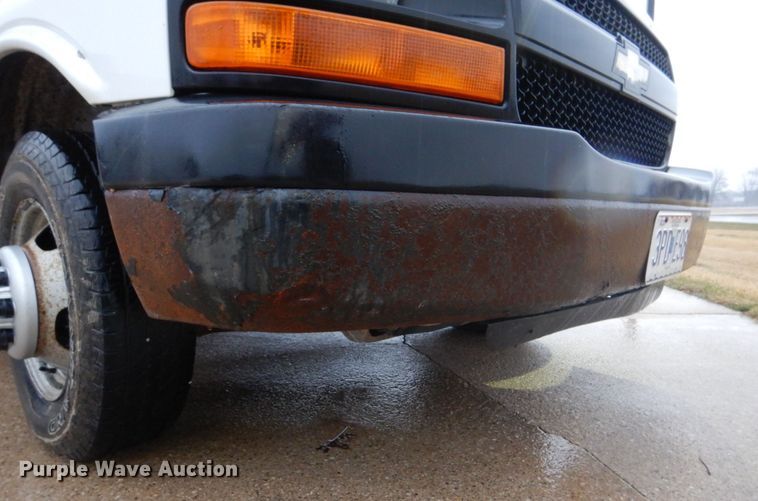 image for item DH8218 2008 Chevrolet Express 3500  box truck