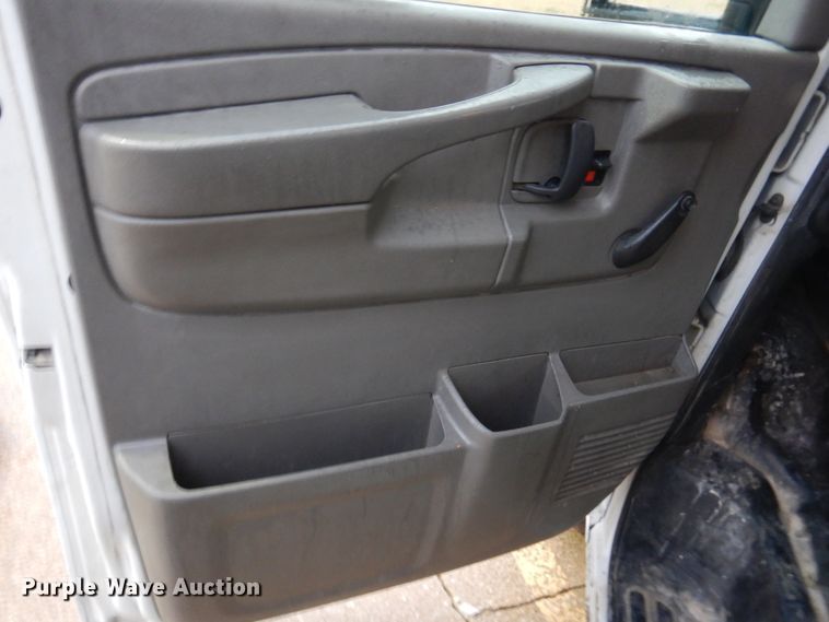 image for item DH8218 2008 Chevrolet Express 3500  box truck