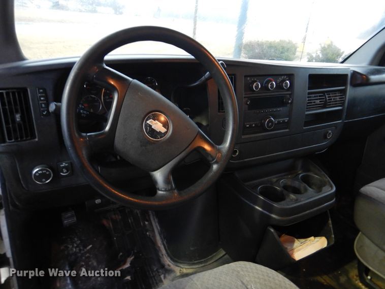 image for item DH8218 2008 Chevrolet Express 3500  box truck