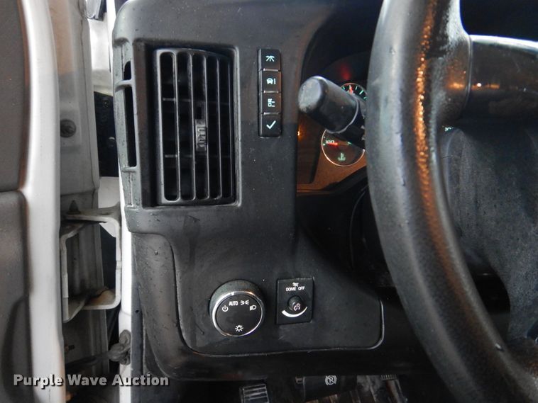 image for item DH8218 2008 Chevrolet Express 3500  box truck