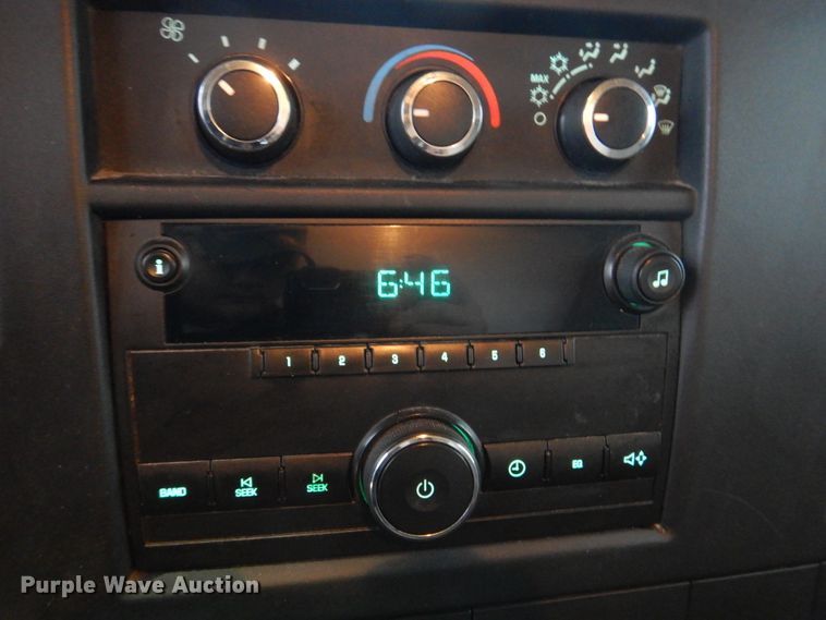 image for item DH8218 2008 Chevrolet Express 3500  box truck