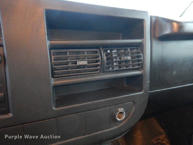 image for item DH8218 2008 Chevrolet Express 3500  box truck