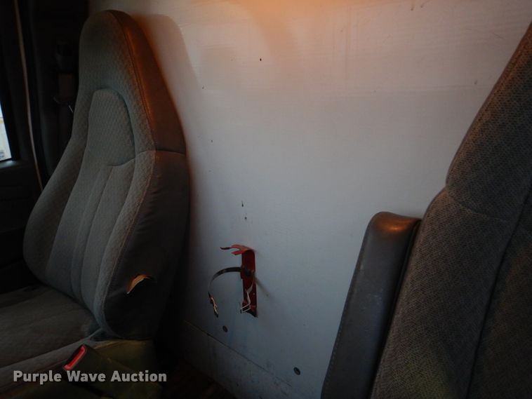 image for item DH8218 2008 Chevrolet Express 3500  box truck