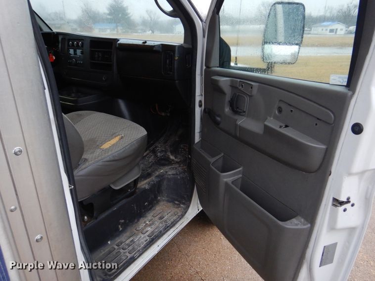 image for item DH8218 2008 Chevrolet Express 3500  box truck