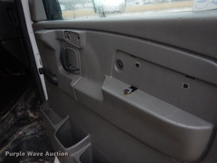 image for item DH8218 2008 Chevrolet Express 3500  box truck