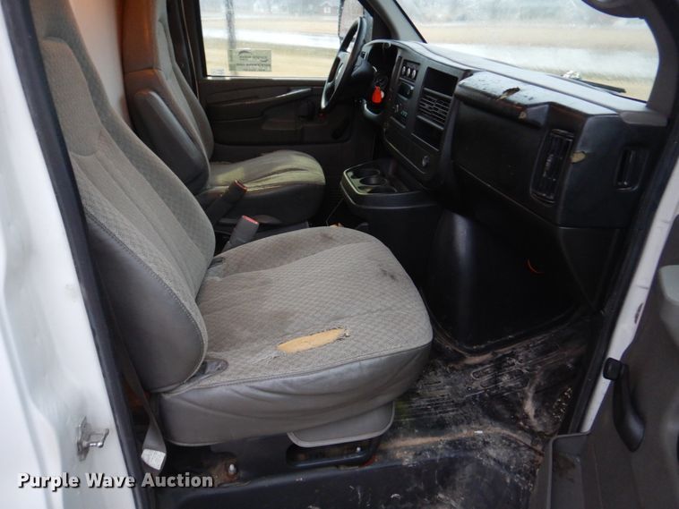image for item DH8218 2008 Chevrolet Express 3500  box truck