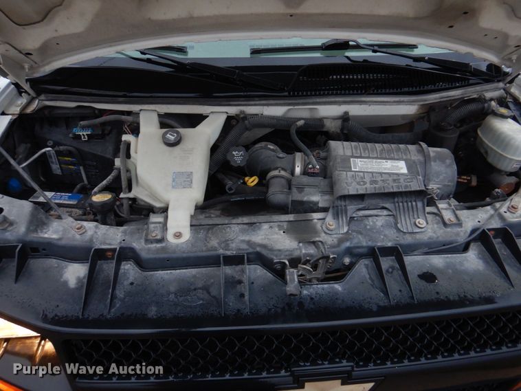 image for item DH8218 2008 Chevrolet Express 3500  box truck