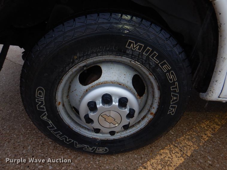 image for item DH8218 2008 Chevrolet Express 3500  box truck