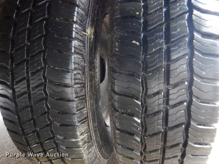 image for item DH8218 2008 Chevrolet Express 3500  box truck