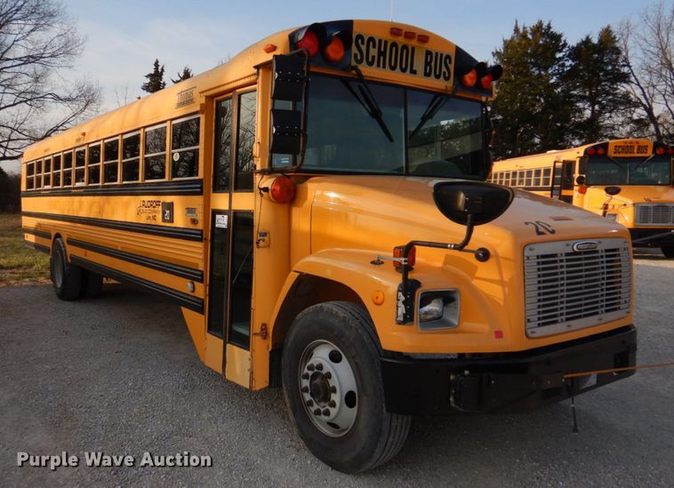image for item DH8245 2003 Freightliner FS65  school bus