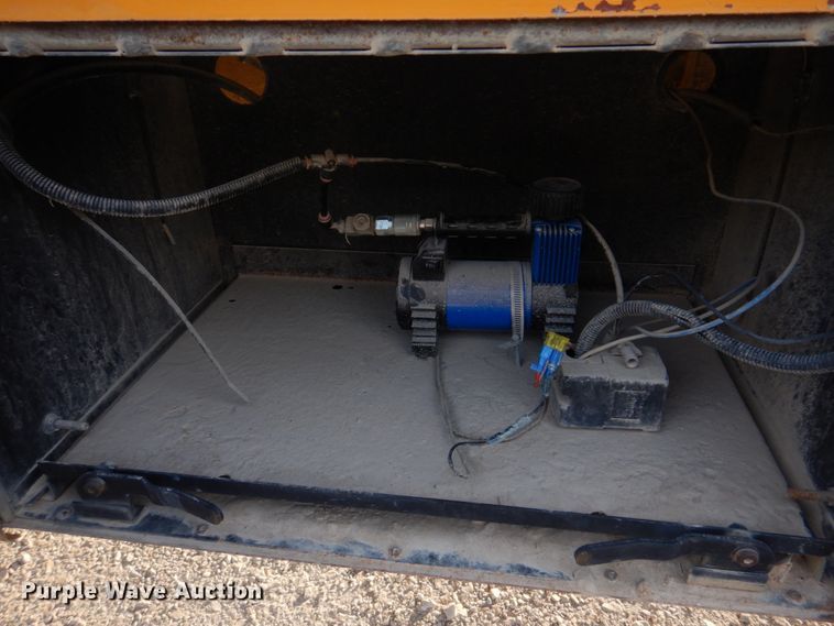 image for item DH8245 2003 Freightliner FS65  school bus