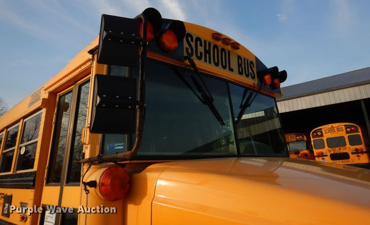 image for item DH8245 2003 Freightliner FS65  school bus