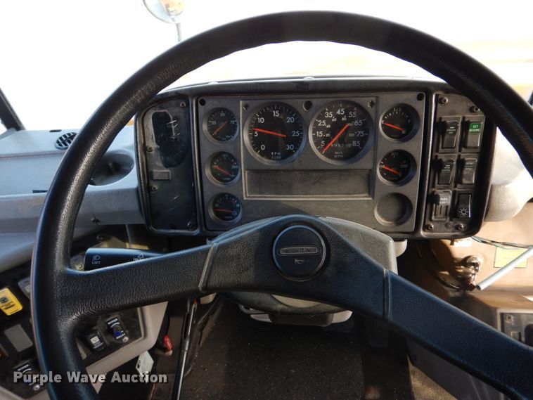 image for item DH8245 2003 Freightliner FS65  school bus