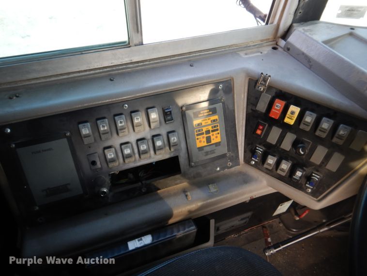 image for item DH8245 2003 Freightliner FS65  school bus