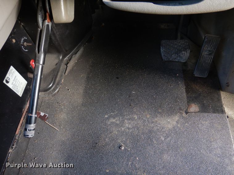 image for item DH8245 2003 Freightliner FS65  school bus