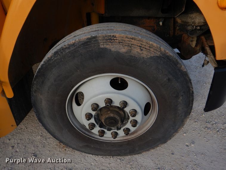 image for item DH8245 2003 Freightliner FS65  school bus