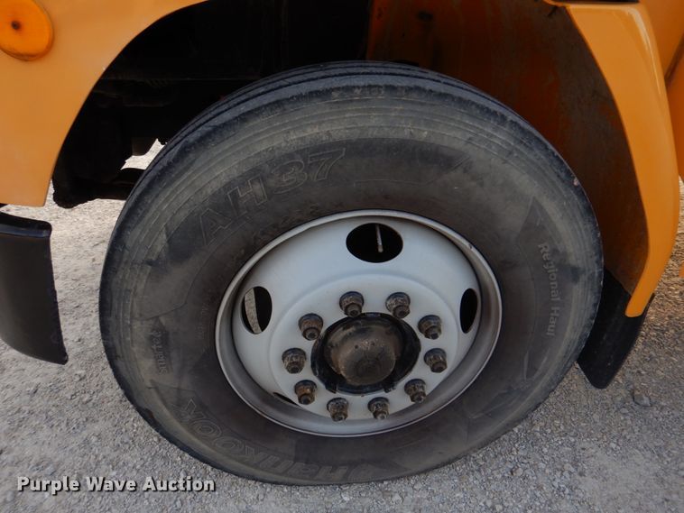 image for item DH8245 2003 Freightliner FS65  school bus