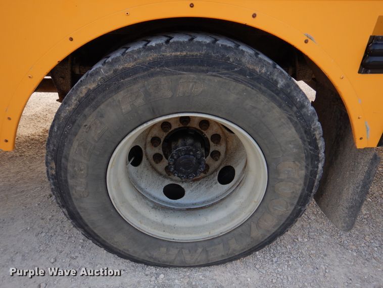 image for item DH8245 2003 Freightliner FS65  school bus