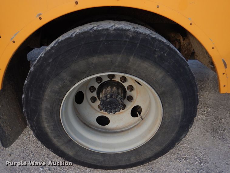 image for item DH8245 2003 Freightliner FS65  school bus