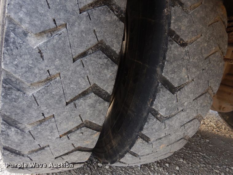 image for item DH8245 2003 Freightliner FS65  school bus