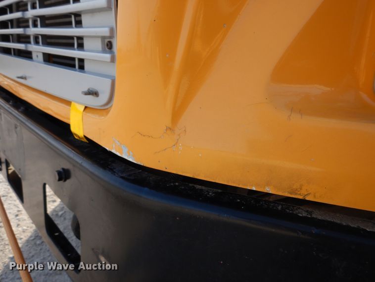 image for item DH8246 2001 Freightliner FS65  school bus