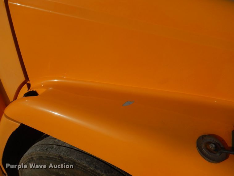 image for item DH8246 2001 Freightliner FS65  school bus