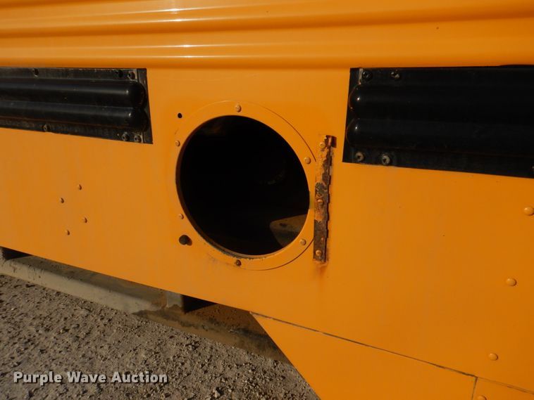 image for item DH8246 2001 Freightliner FS65  school bus