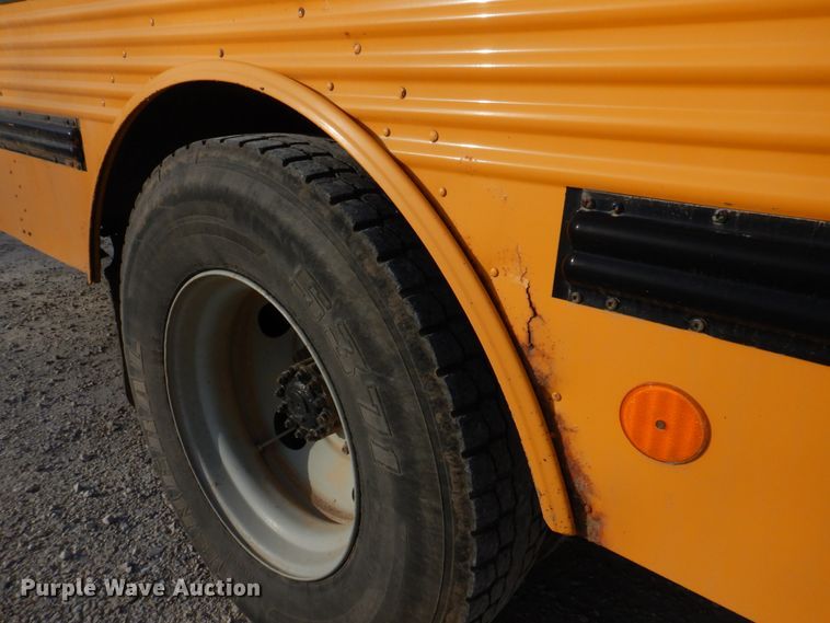 image for item DH8246 2001 Freightliner FS65  school bus