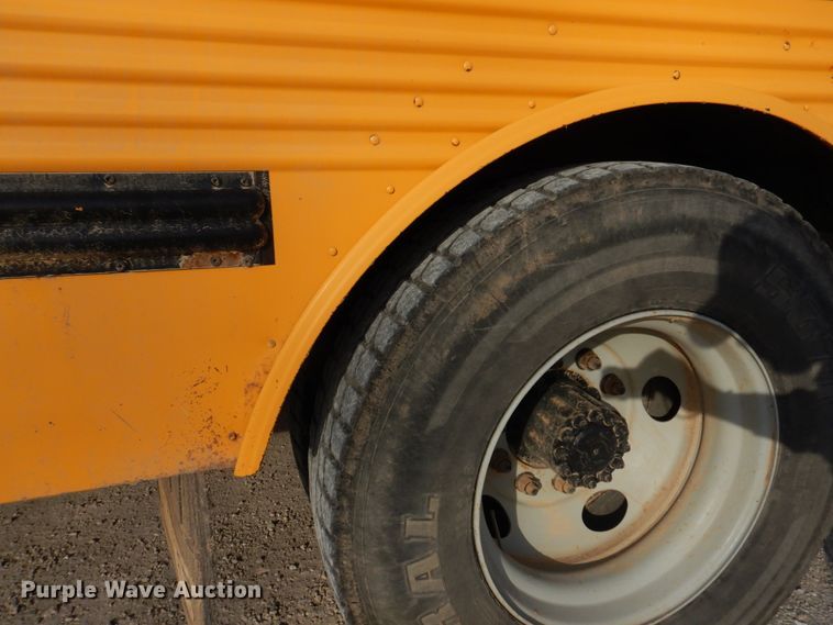 image for item DH8246 2001 Freightliner FS65  school bus