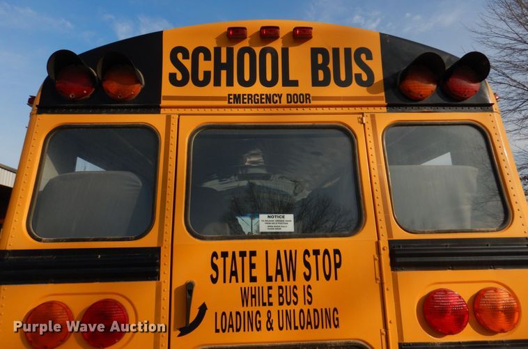 image for item DH8246 2001 Freightliner FS65  school bus