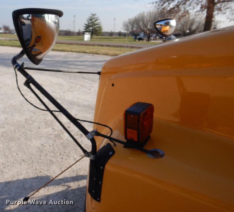 image for item DH8246 2001 Freightliner FS65  school bus