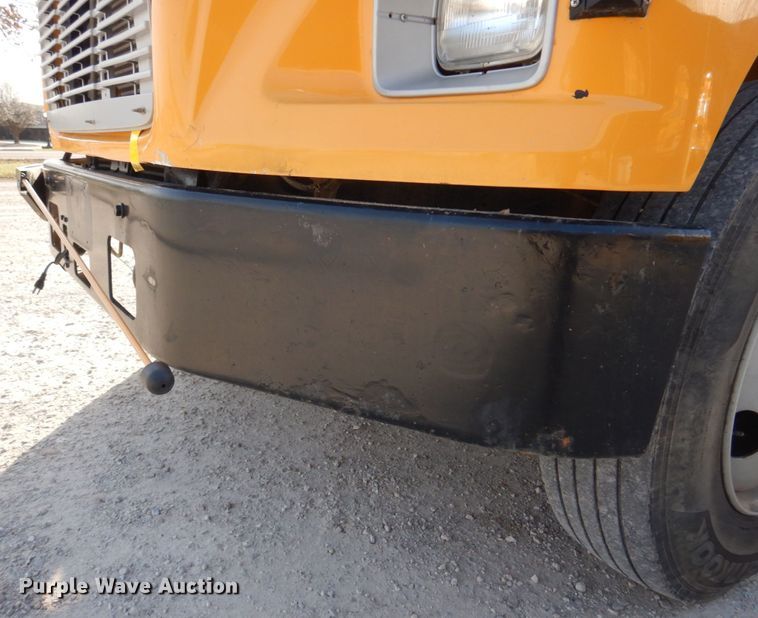 image for item DH8246 2001 Freightliner FS65  school bus