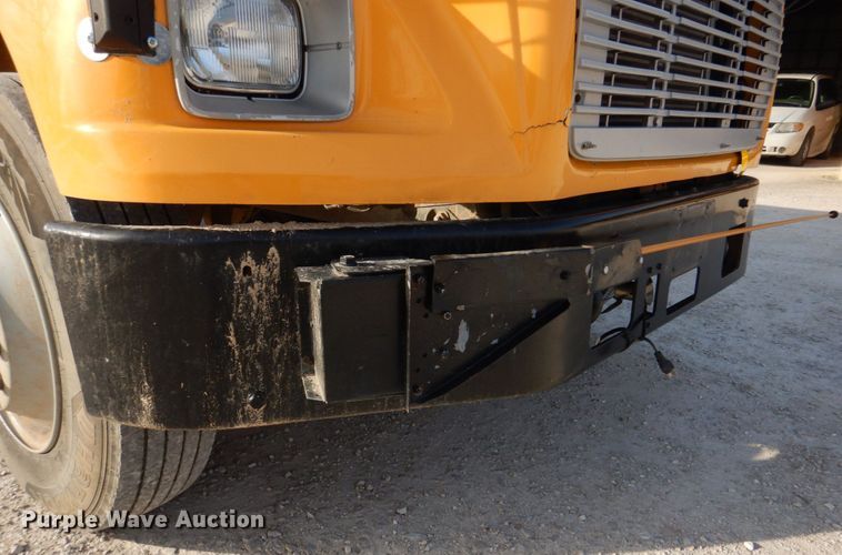 image for item DH8246 2001 Freightliner FS65  school bus
