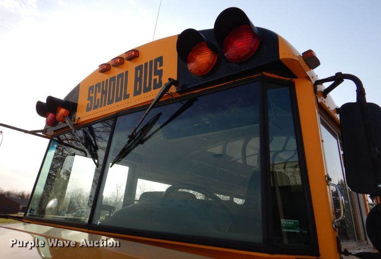 image for item DH8246 2001 Freightliner FS65  school bus