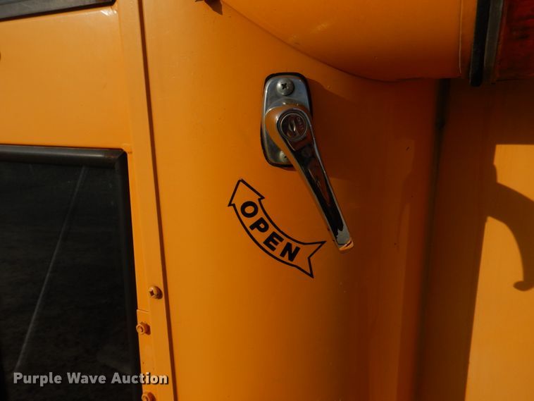 image for item DH8246 2001 Freightliner FS65  school bus