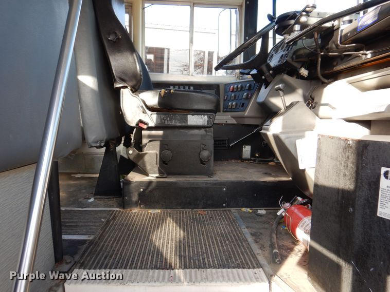 image for item DH8246 2001 Freightliner FS65  school bus