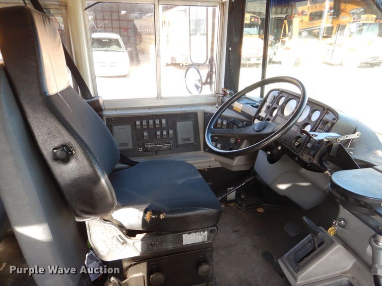 image for item DH8246 2001 Freightliner FS65  school bus