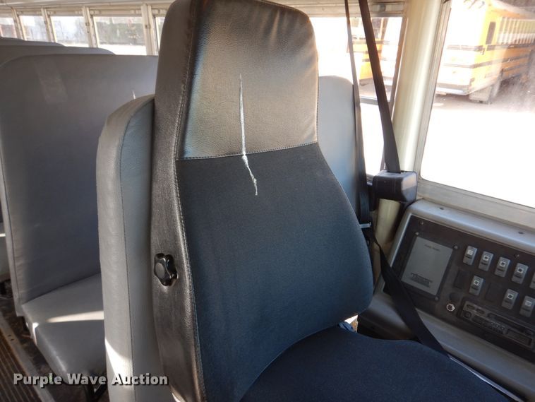 image for item DH8246 2001 Freightliner FS65  school bus