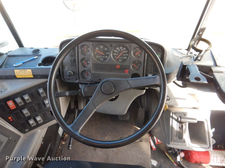 image for item DH8246 2001 Freightliner FS65  school bus