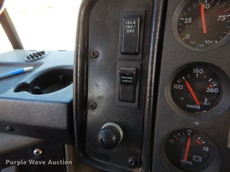 image for item DH8246 2001 Freightliner FS65  school bus